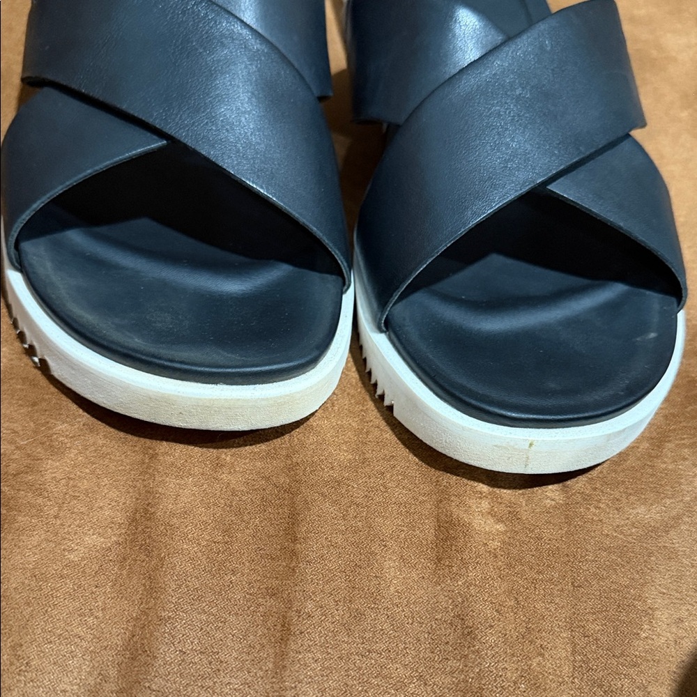 {preloved} Women’s UGG Black Leather Cross-Strap Slide Sandals - Picture 10 of 13
